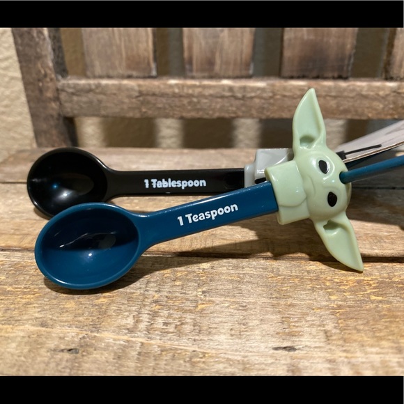 Disney’s Star Wars The Mandalorian & Baby Yoda Plastic Measuring Spoons Set of 4 - Picture 11 of 16